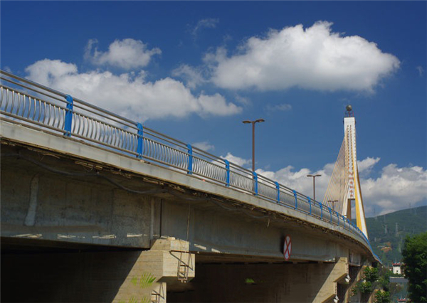 开州304不锈钢桥梁护栏：安全、耐用与美观的完美结合