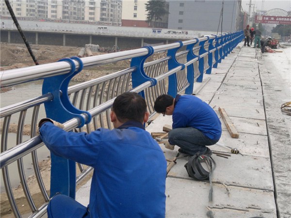 开州不锈钢河道护栏的特性及其在城市景观中的应用